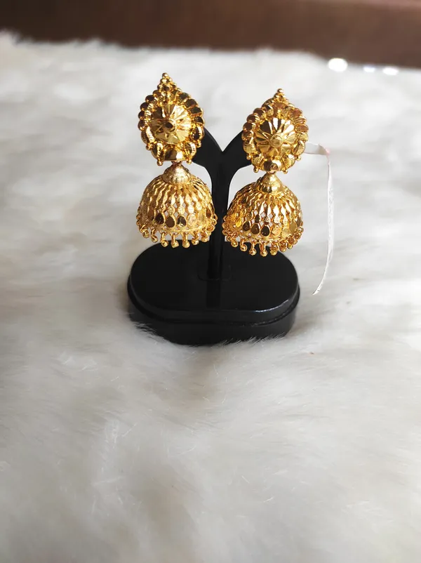 Gold_Alloy_Jhumka_Earrings_For_Women