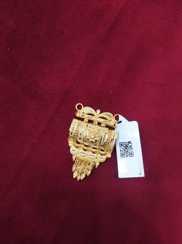 Gold_Alloy_Pendant_For_Women