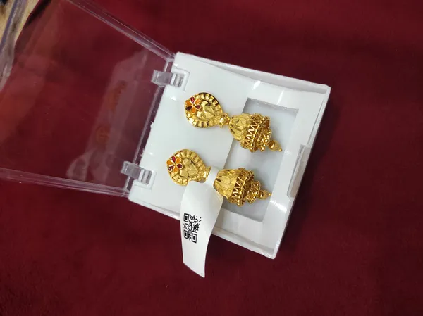 Gold_Alloy_Jhumka_Earrings_For_Women