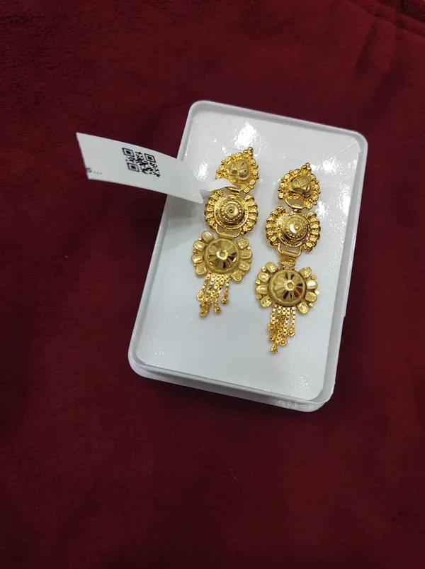 Gold_Alloy_Earrings_For_Women