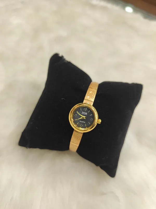 Gold_Alloy_&_Steel_Wrist_Watch_For_Women