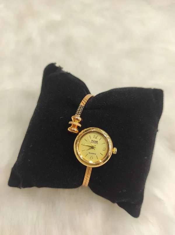 Gold_Alloy_&_Steel_Wrist_Watch_For_Women
