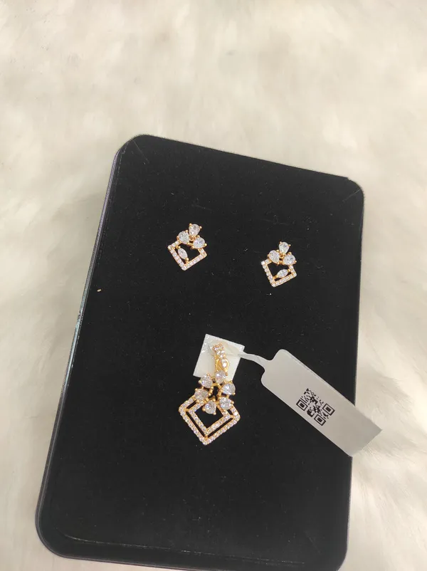 Gold_Alloy_Pendant_With_Stud_Earrings_Set_For_Women