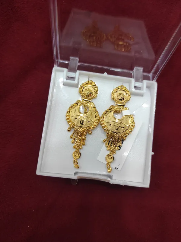 Gold_Alloy_Earrings_For_Women