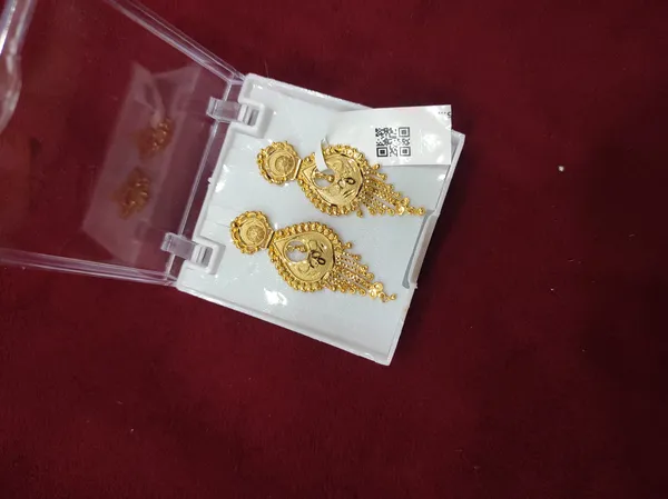 Gold_Alloy_Earrings_For_Women