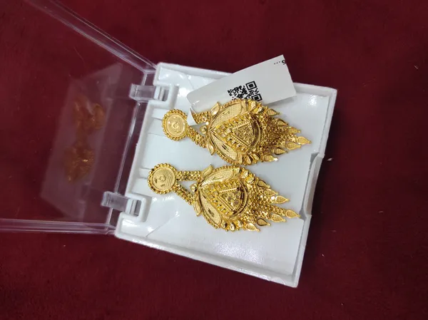Gold_Alloy_Earrings_For_Women