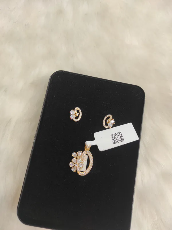 Gold_Alloy_Pendant_With_Stud_Earrings_Set_For_Women
