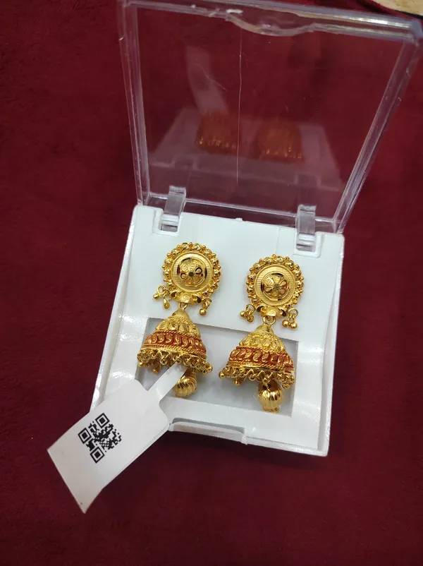 Gold_Alloy_Jhumka_Earrings_For_Women