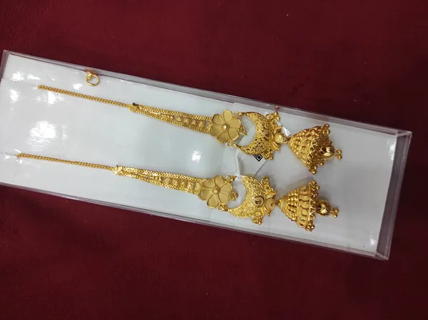 Gold_Alloy_Jhumka_With_Earrings_Set_For_Women