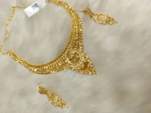 Gold_Alloy_Necklace_With_Earrings_Set_For_Women