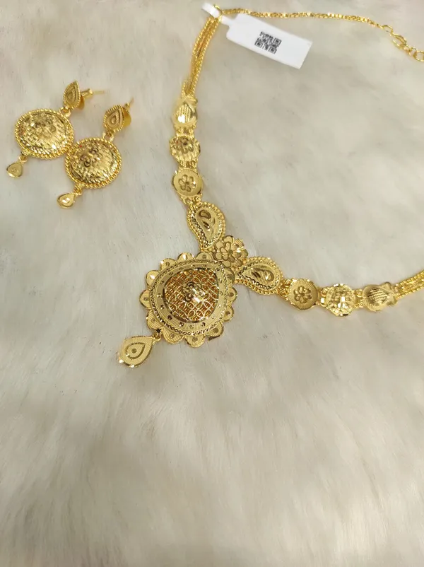Gold_Alloy_Necklace_With_Earrings_Set_For_Women