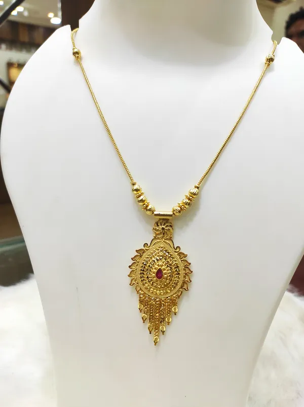 Gold_Alloy_Chain_Pendant_Set_For_Women