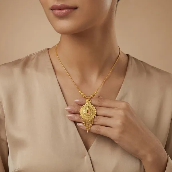 Gold_Alloy_Chain_Pendant_Set_For_Women