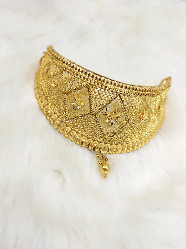 Gold_Alloy_Choker_Set_For_Women