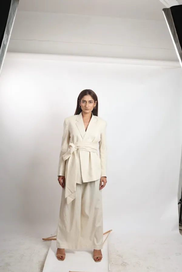 Off_White_Soothe_Pure_Linen_Blazer_For_Women
