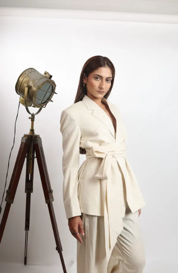 Off_White_Soothe_Pure_Linen_Blazer_For_Women
