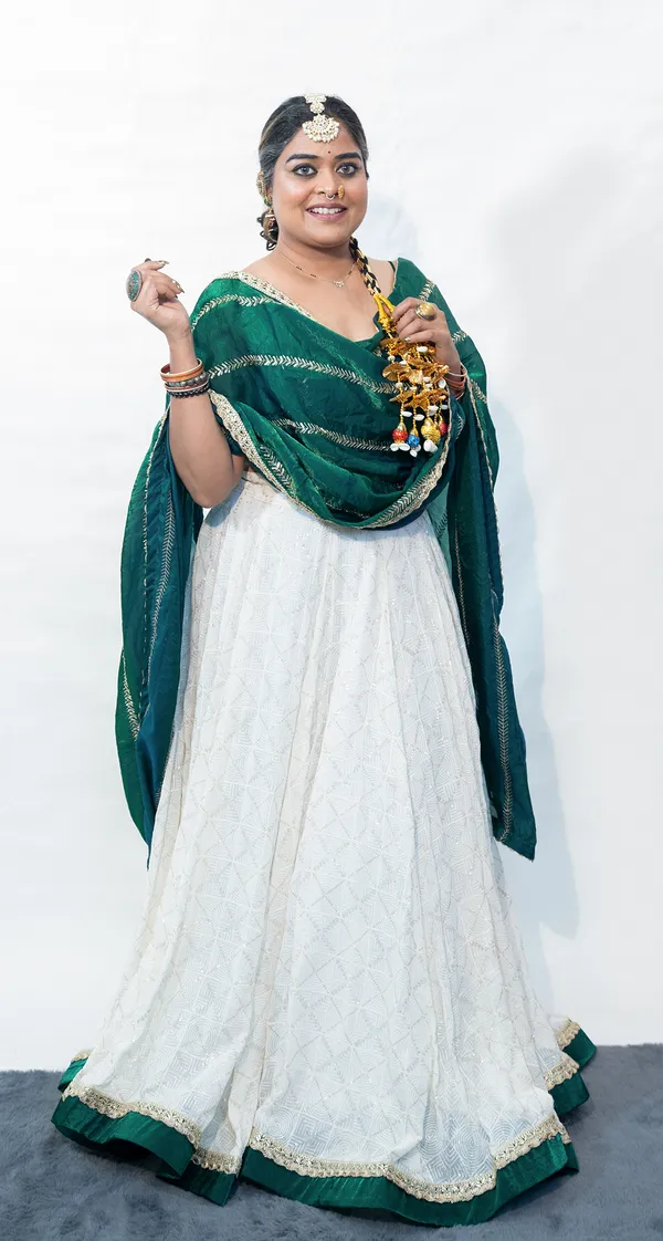 Lehenga_Chikankari_White_And_Bottle_Green