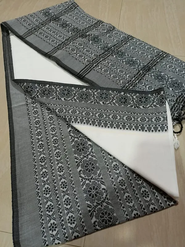 Begumpuri_White_And_Black