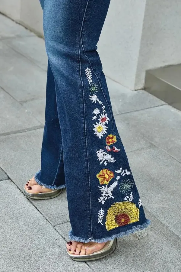 Navy_Blue_High_Rise_Straight_Fit_Stretchable_Denim_Jeans_For_Women