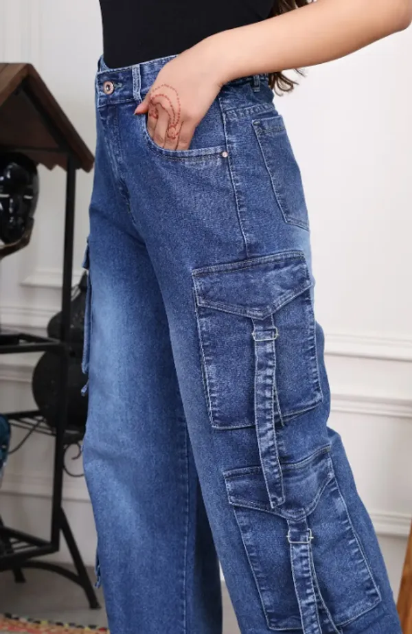 Bata_High_Rise_Straight_Fit_Stretchable_Denim_Jeans_For_Women