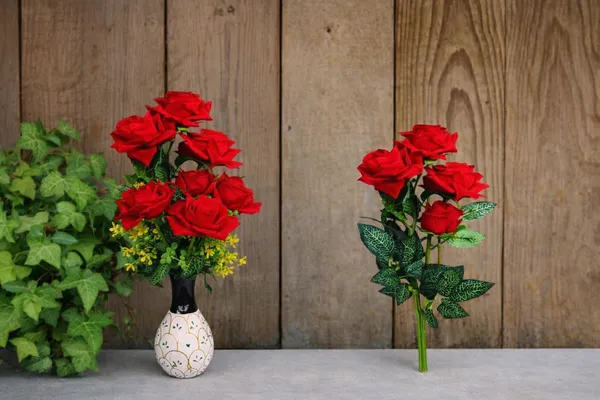 Red_And_Green_Plastic_Artificial_Flower_Bunch_For_Home_Decor_And_Decoration