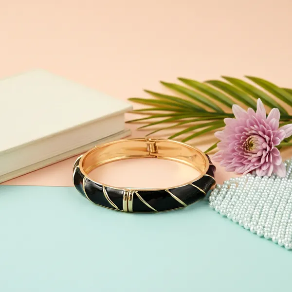 Black_And_Gold_Midnight_Curve_Luxe_Bangle_For_Women