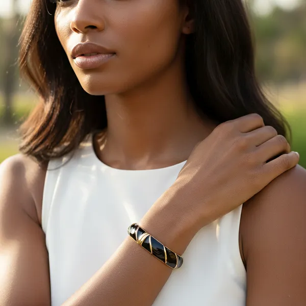 Black_And_Gold_Midnight_Curve_Luxe_Bangle_For_Women