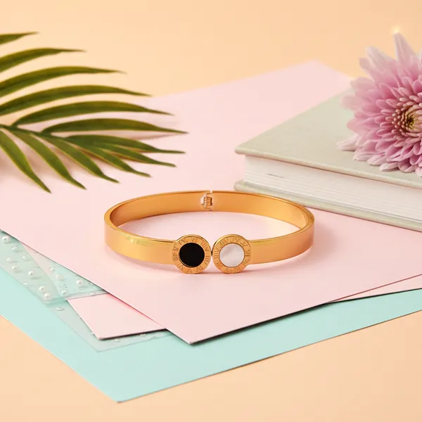 Gold_Imperial_Duo_Emblem_Bangle_For_Women