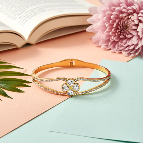 Gold_Royal_Clover_Radiance_Luxe_Bangle_For_Women