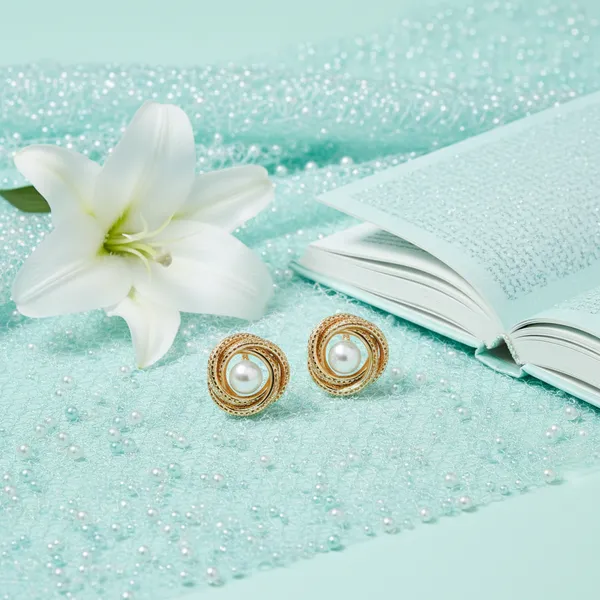 Gold_Classic_Radiance_Pearl_Studs_For_Women