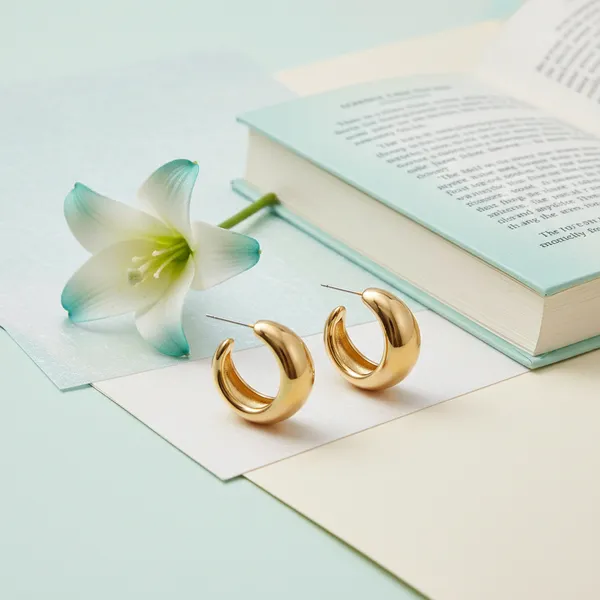 Gold_Lumina_Bold_Curve_Earrings_For_Women