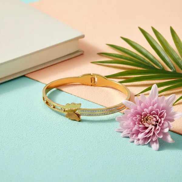 Gold_Elegant_Butterfly_Glow_Bracelet_For_Women