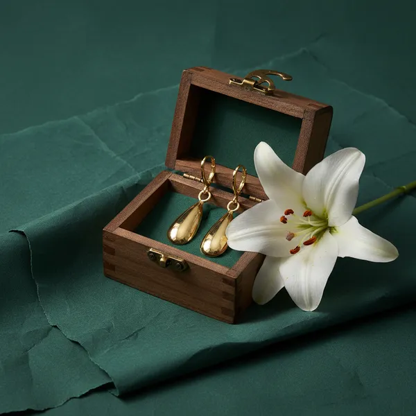 Gold_Brass_And_Mixed_Alloy_Necklace_For_Women
