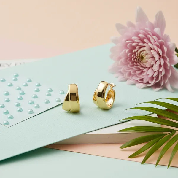 Gold_Classic_Golden_Tone_Flare_Earrings_For_Women