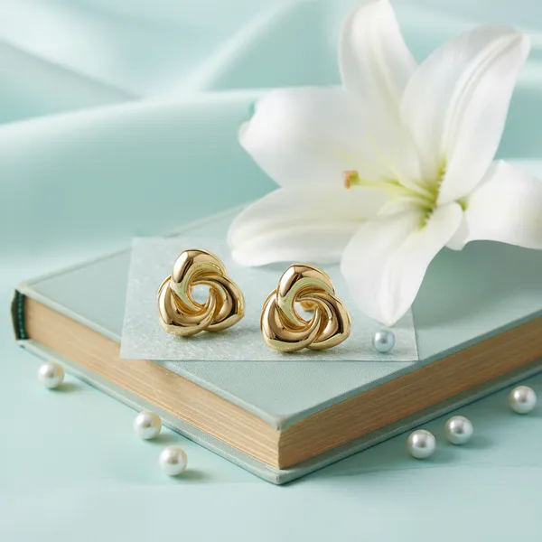 Gold_Modern_Luxe_Knot_Studs_For_Women