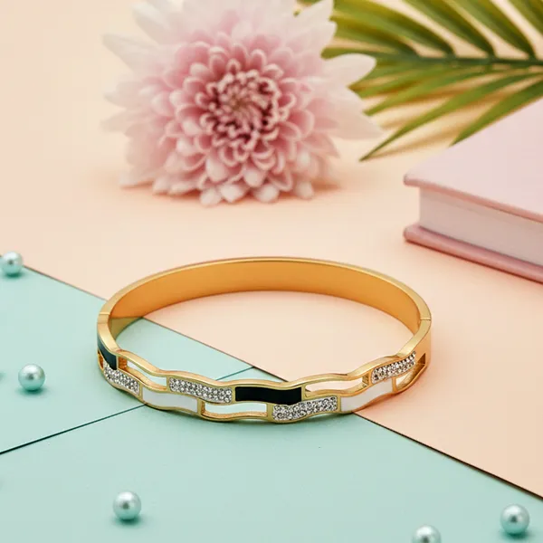 Gold_Monochrome_Elegance_Signature_Bangle_For_Women