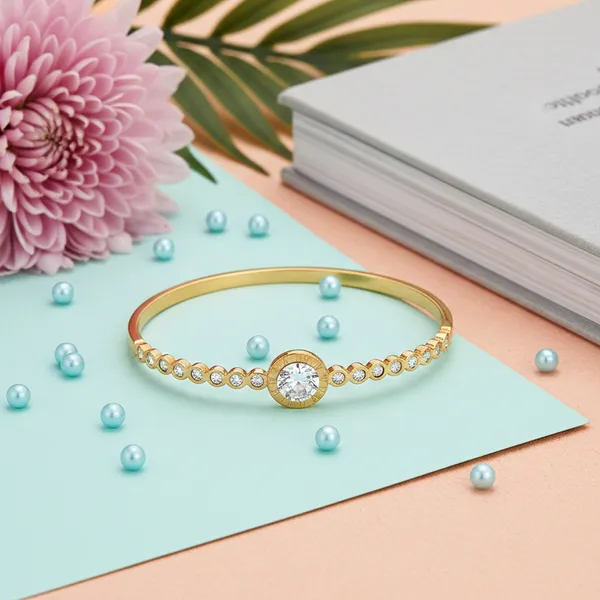 Gold_Celeste_Radiance_Luxe_Solitaire_Bangle_For_Women