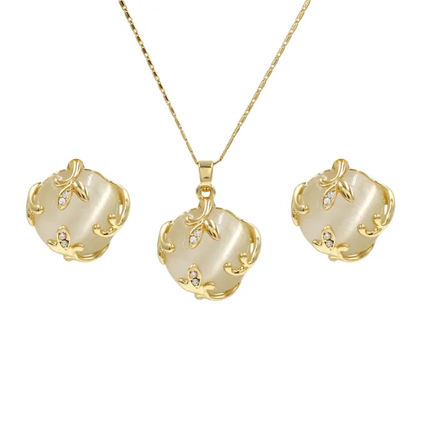 Gold_Brass_And_Mixed_Alloy_Necklace_For_Women