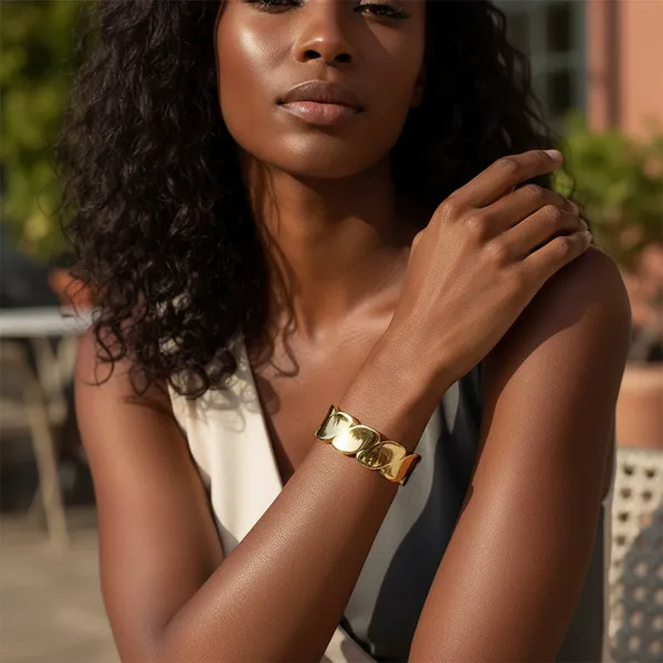 Gold_Aurelia_Luxe_Sculpted_Bangle_For_Women