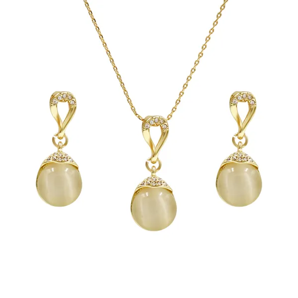 Gold_Brass_And_Mixed_Alloy_Necklace_For_Women