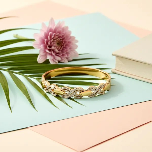 Gold_Royal_Loop_Designer_Bangle_For_Women