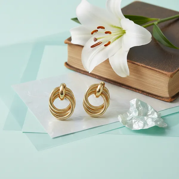 Gold_Majestic_Twist_Circle_Earrings_For_Women