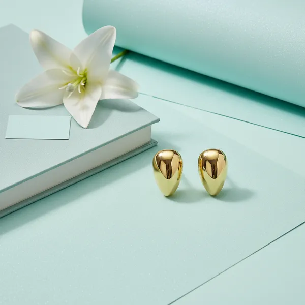 Gold_Elegant_Radiance_Designer_Studs_For_Women