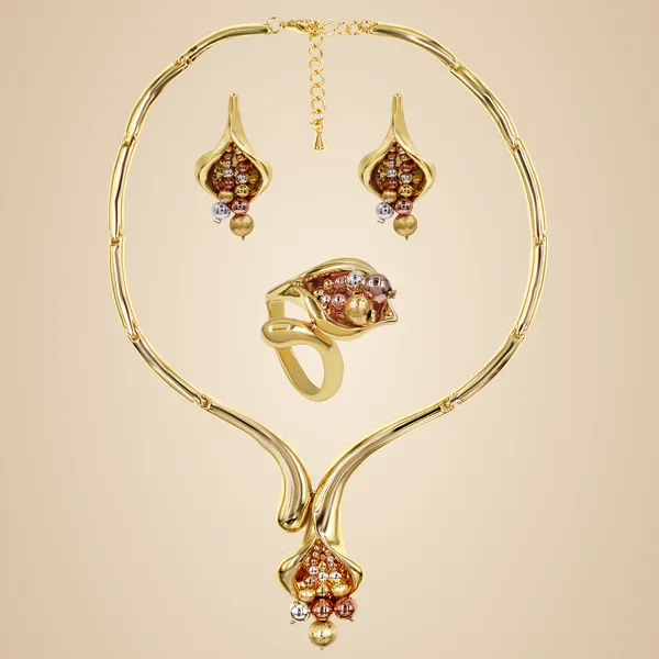Gold_Grace_Curve_Signature_Jewelry_Set_For_Women