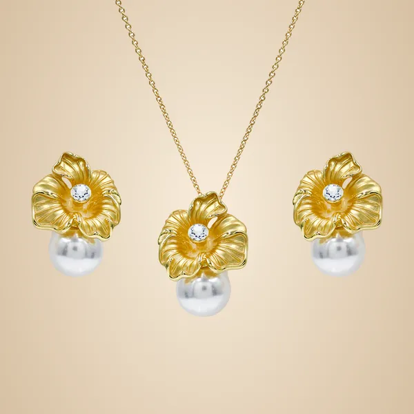Gold_Brass_And_Mixed_Alloy_Necklace_For_Women