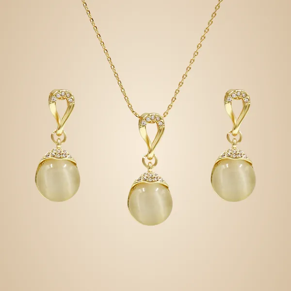 Gold_Brass_And_Mixed_Alloy_Necklace_For_Women