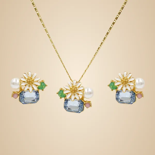 Multicolor_Brass_And_Mixed_Alloy_Necklace_For_Women