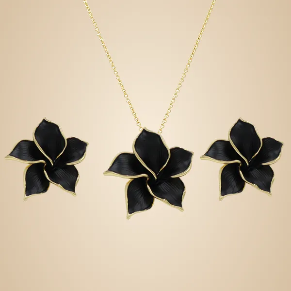 Black_And_Gold_Brass_And_Mixed_Alloy_Necklace_For_Women