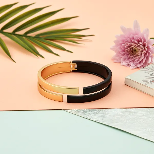 Black_And_Gold_Obsidian_Curve_Luxe_Bangle_For_Women