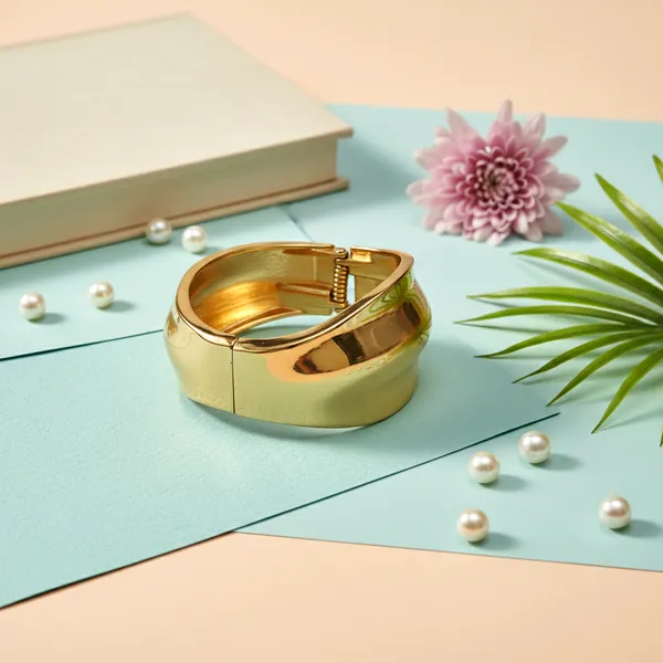 Gold_Aurielle_Sculpted_Gold_Tone_Bangle_For_Women